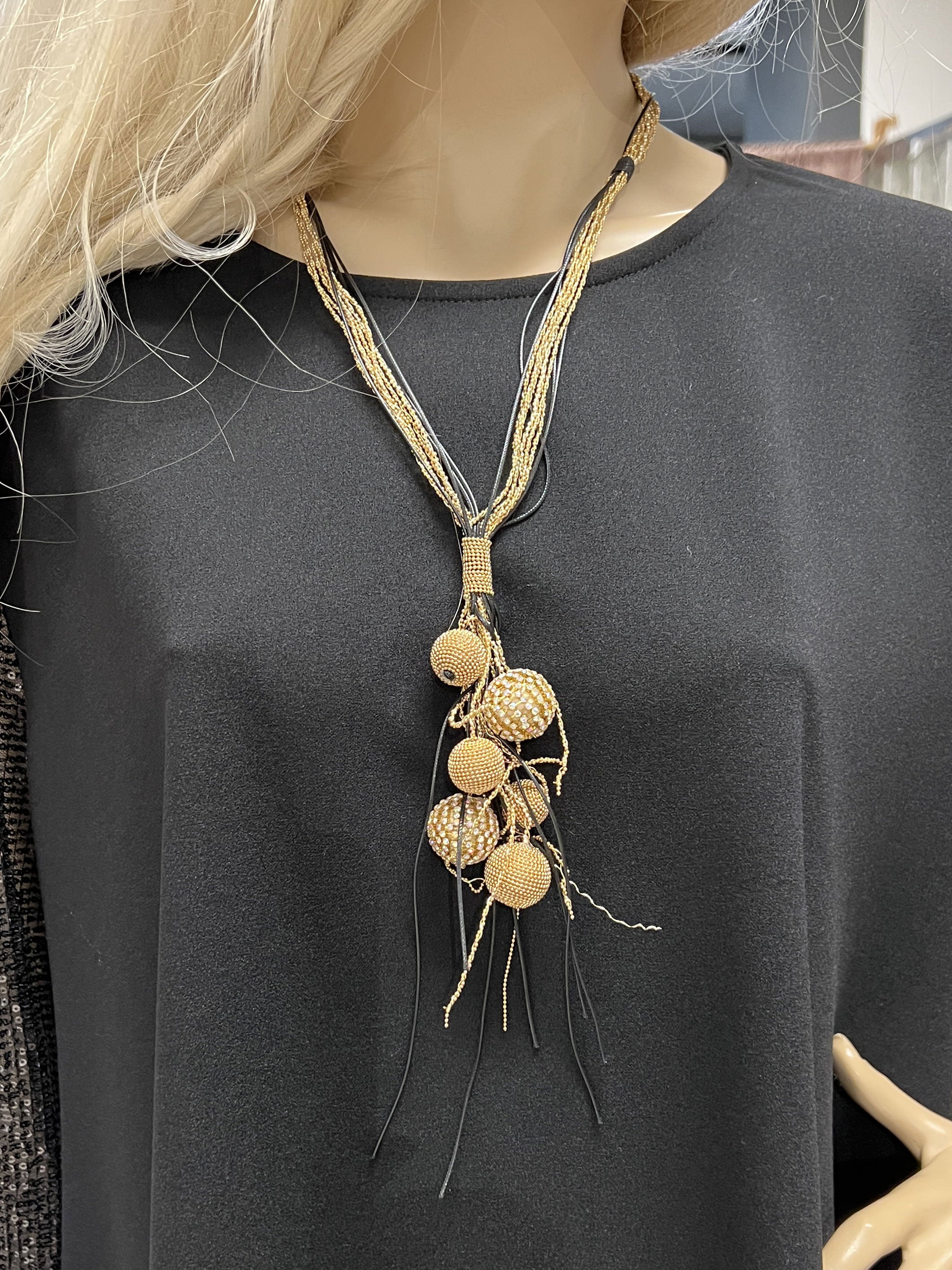 Coco - Halskæde med sort og guld kæder